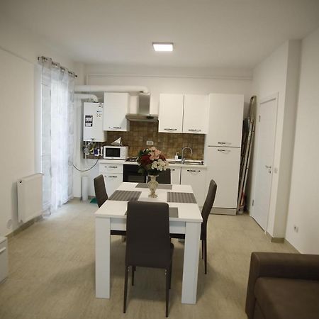 Lar Apartment Focşani 외부 사진