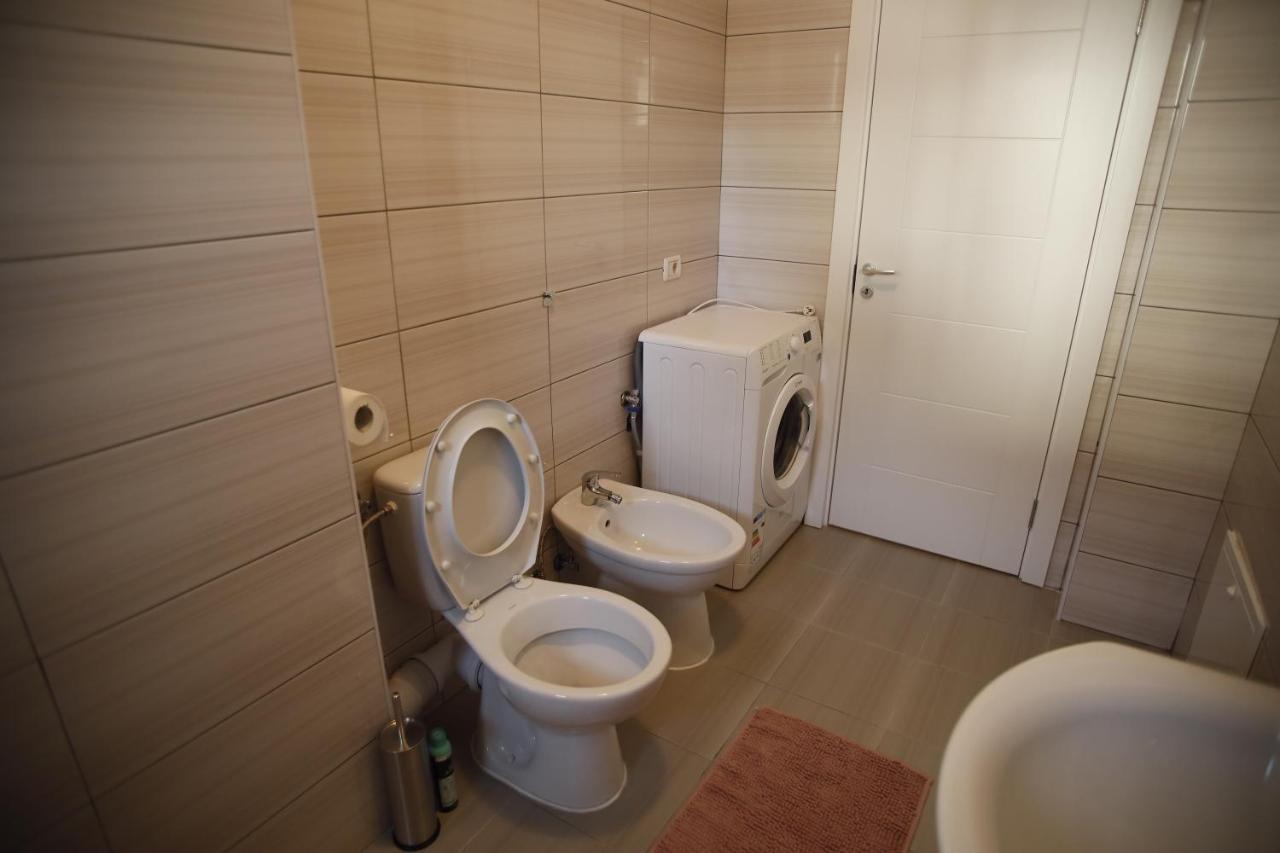 Lar Apartment Focşani 외부 사진